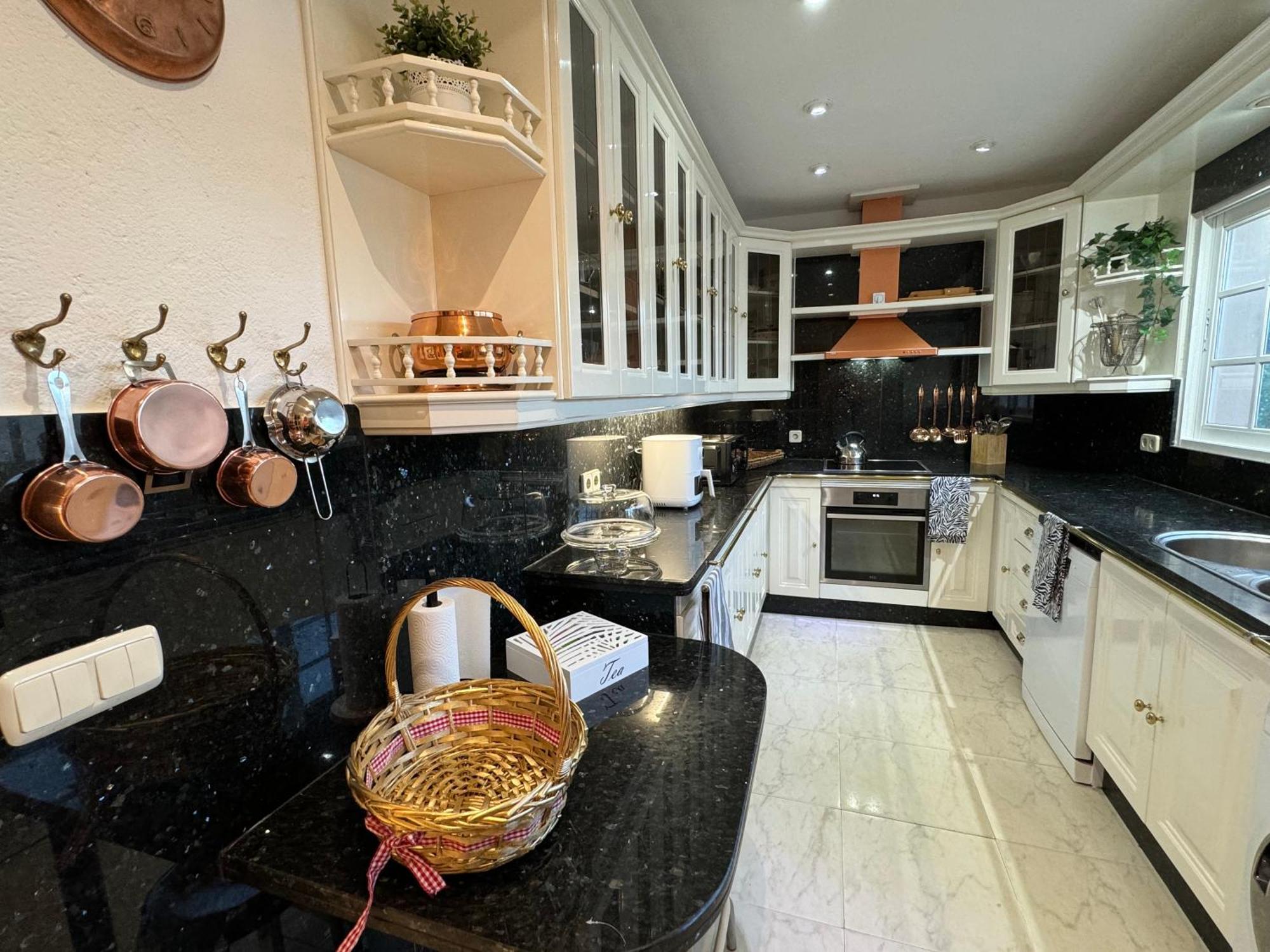 Villa Casacara Marbella Beachside Costabella -Spain Zewnętrze zdjęcie